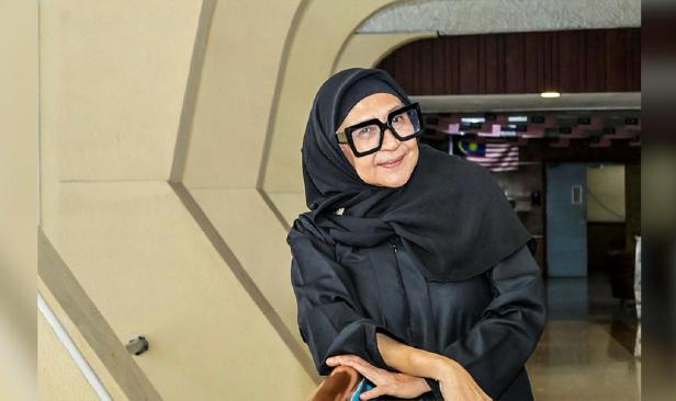 Baca buku setahun baru dapat naik pentas - Azizah Mahzan