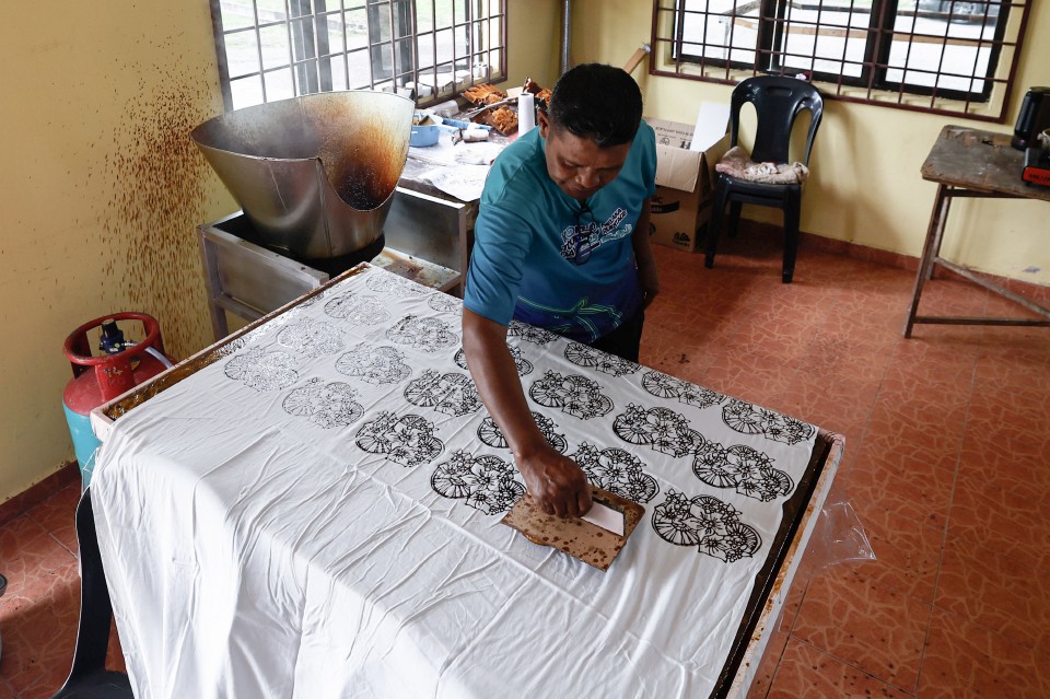 BATIK TEKAP_133360672