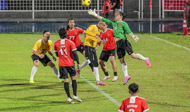 Safawi, Mat Yo, Indra Putra 'ajar' selebriti cara main bola sepak