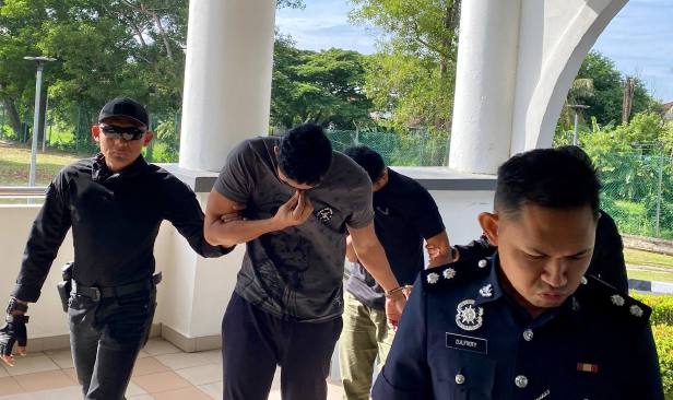 2 anggota tentera didakwa seludup masuk 3 migran Myanmar
