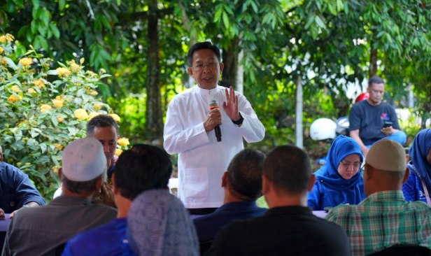 Bukan duit tapi 'button badge' - Calon BN DUN Pertang