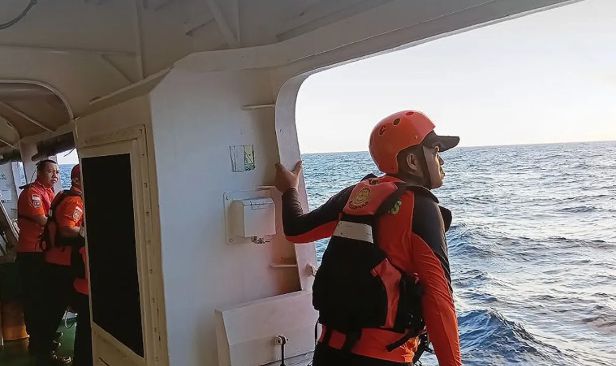 Tujuh individu diselamatkan beberapa hari selepas kapal tenggelam di kepulauan Indonesia