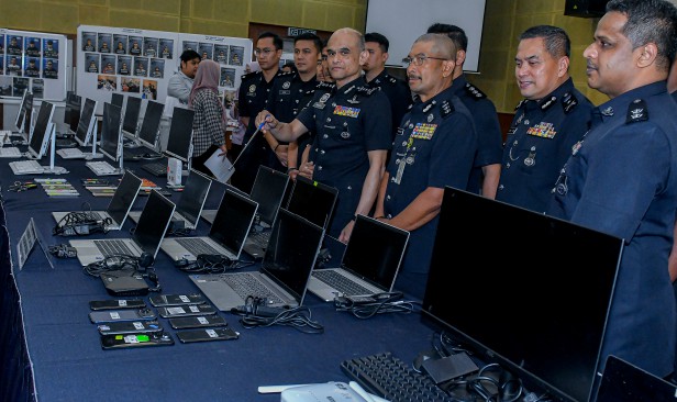 Pusat panggilan scammer: 43 individu ditahan dalam 4 serbuan berasingan di Setia Alam, Puchong