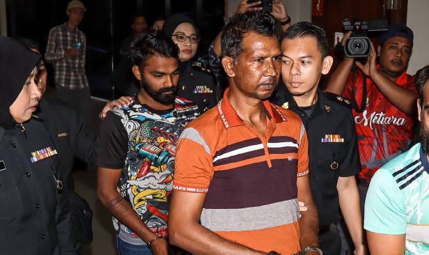 2 lelaki berdepan denda sehingga RM1 juta gara-gara jual dan beli minyak masak paket sekilogram kepada warga asing