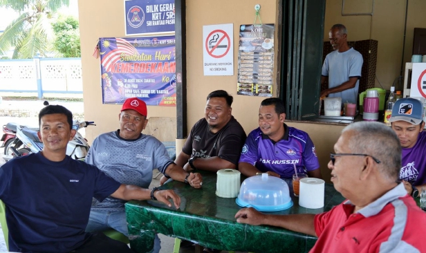 Penduduk Rantau Panjang raikan kejayaan Aliff muncul juara dunia Muay Thai