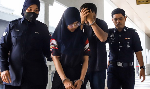 'Bouncer' kelab malam, isteri didakwa aniaya anak 3 tahun hingga cedera