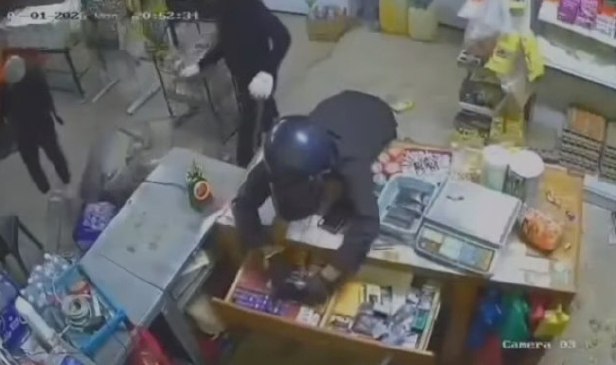 Pekerja kedai runcit cedera dilibas pedang dalam kejadian samun
