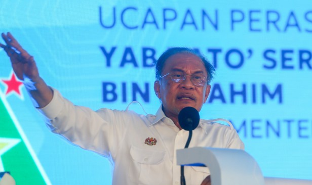 PM tolak cadangan naikkan harga minyak, enggan kerajaan buat pinjaman