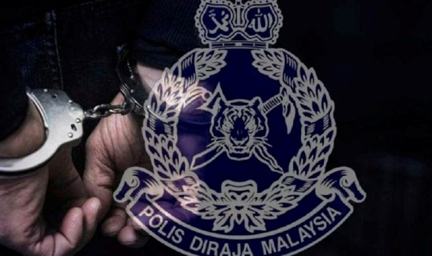 Wanita ditahan kerana bakar sampah sehingga merebak ke semak, kenderaan terbengkalai