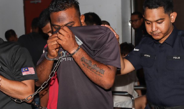 Peniaga barangan lusuh didakwa edar lebih 4kg heroin di Pulau Pinang