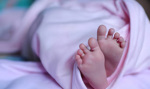 Bayi 11 bulan maut selepas 4 hari terjatuh dari kerusi, polis tahan pengasuh