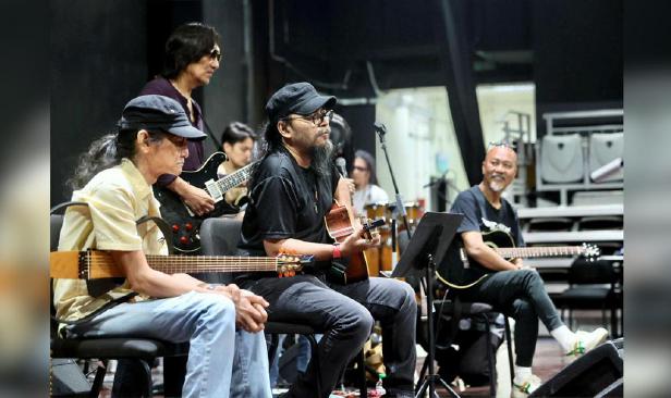 Tiga gitaris 'otai' puji Slam
