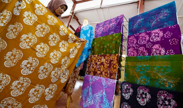 Batik Terap FELDA Hutan Percha ketengah identiti Melaka