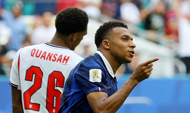 Kasut Emas Piala Dunia milik Mbappe