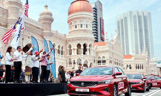 Dana RM10 juta Program Geran Padanan Penggantian Kenderaan Lama bantu pemandu teksi tingkat pendapatan hingga RM7,000 - PM