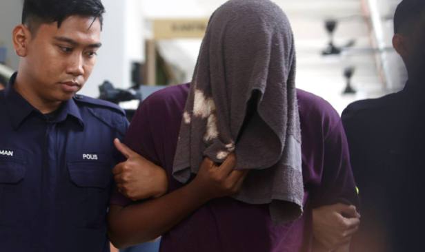 Suasana luar mahkamah tegang, keluarga mangsa jerit, kecam suspek kes dera seksual