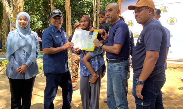 Penantian 8 beradik miliki sijil kelahiran, kad pengenalan berakhir - JPN