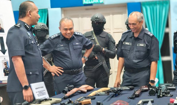 Polis tumpas sindiket seludup senjata api, rampas 30 senjata RM360,000