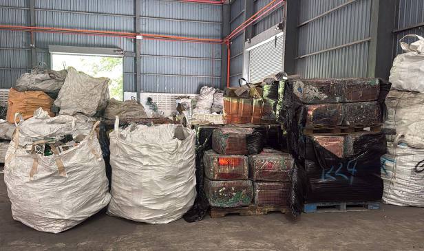 Polis bongkar aktiviti e-waste haram, tahan 11 warga asing