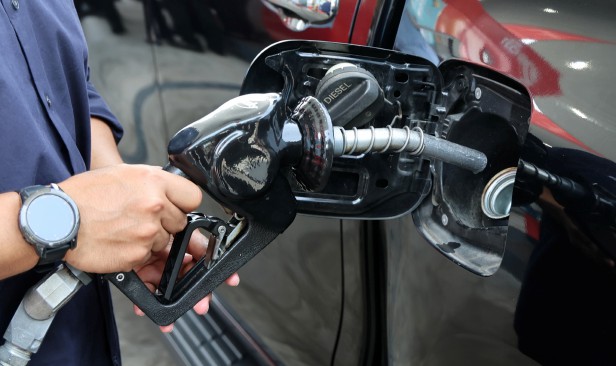 Harga petrol, diesel global naik lebih pantas berbanding minyak mentah - OCBC Research