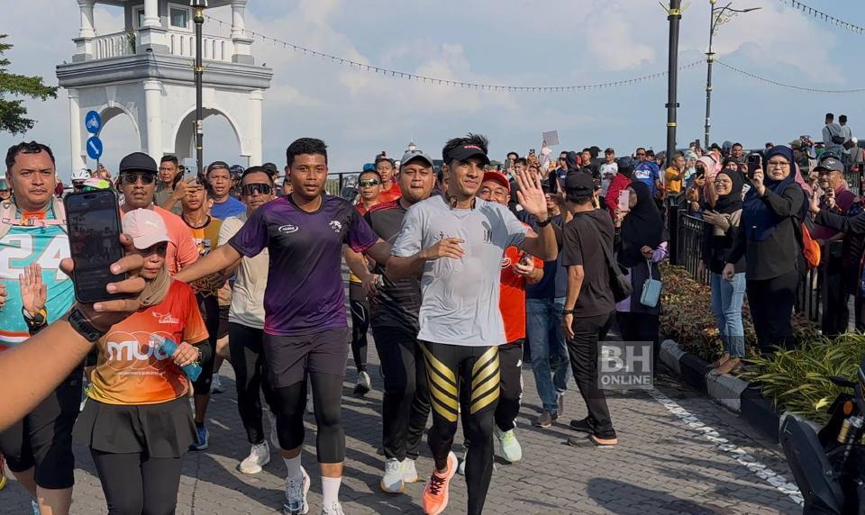 Syed Saddiq berjaya tamat Larian Kesyukuran sejauh 170km dari Putrajaya ke Muar