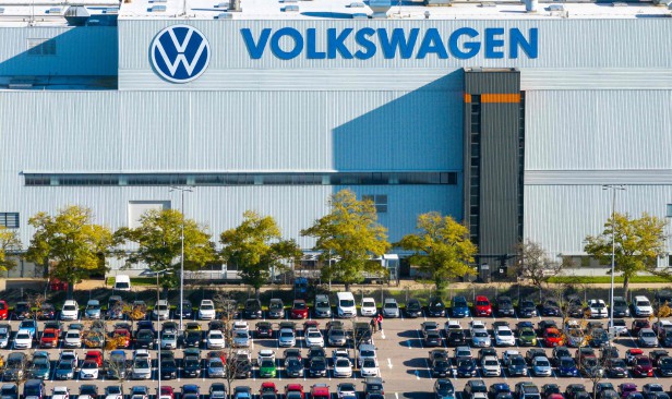 Volkswagen rancang buang 100,000 pekerja, tutup empat kilang di Jerman